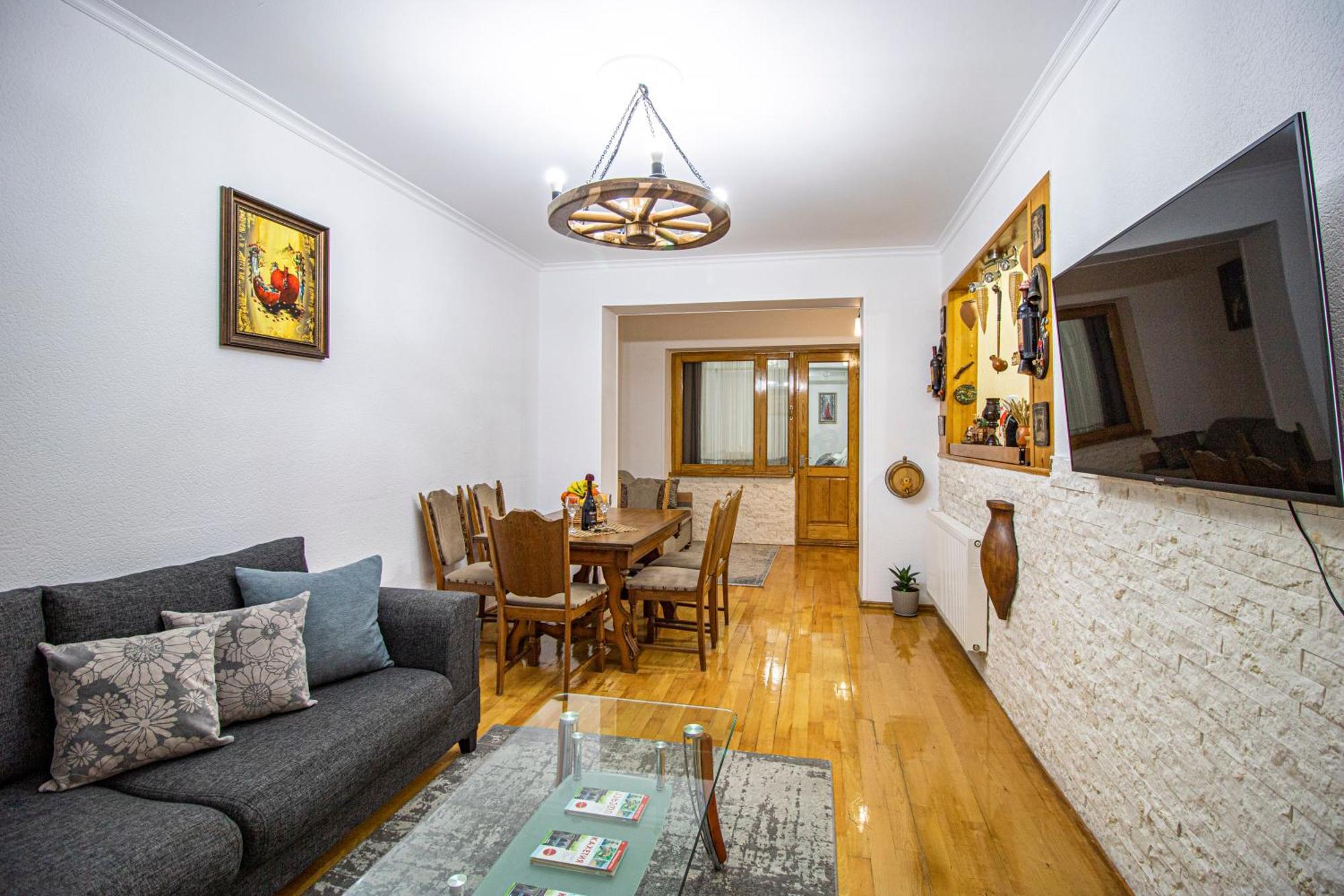 Cozy Apartment On Kostava Tbilisi Exterior foto
