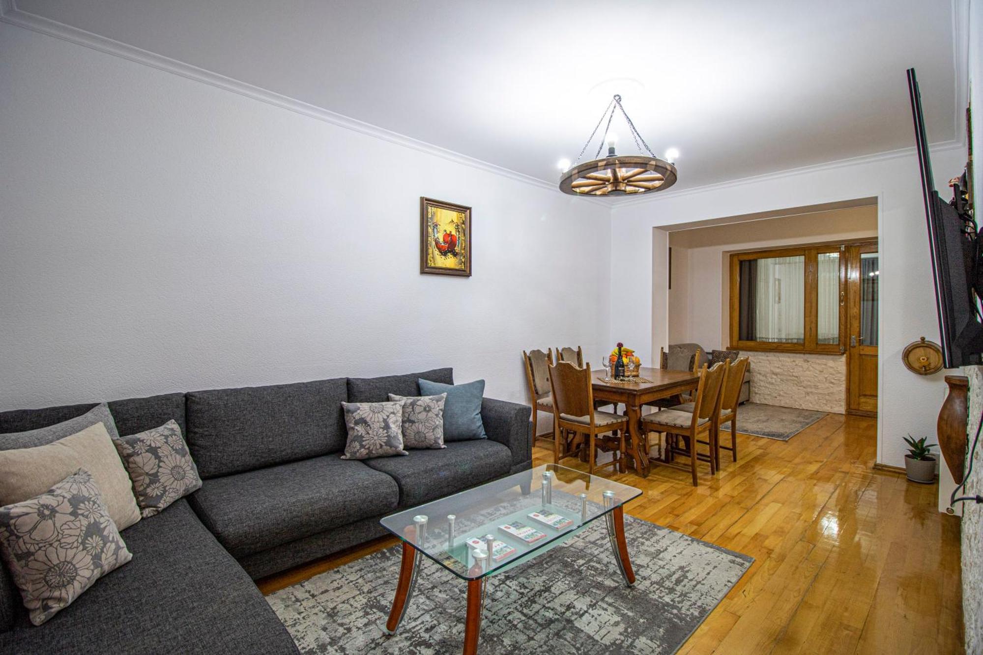 Cozy Apartment On Kostava Tbilisi Exterior foto